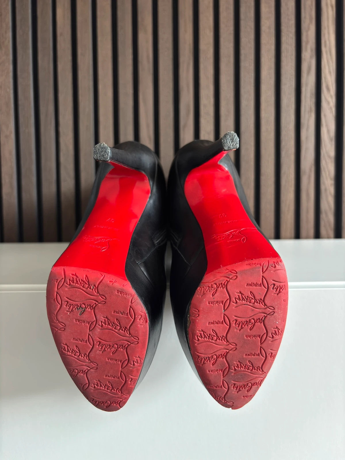 Christian Louboutin Bianca Black (image 4) Christian Louboutin Bianca 140 Black Leather Knee-High Boots - red sole detail