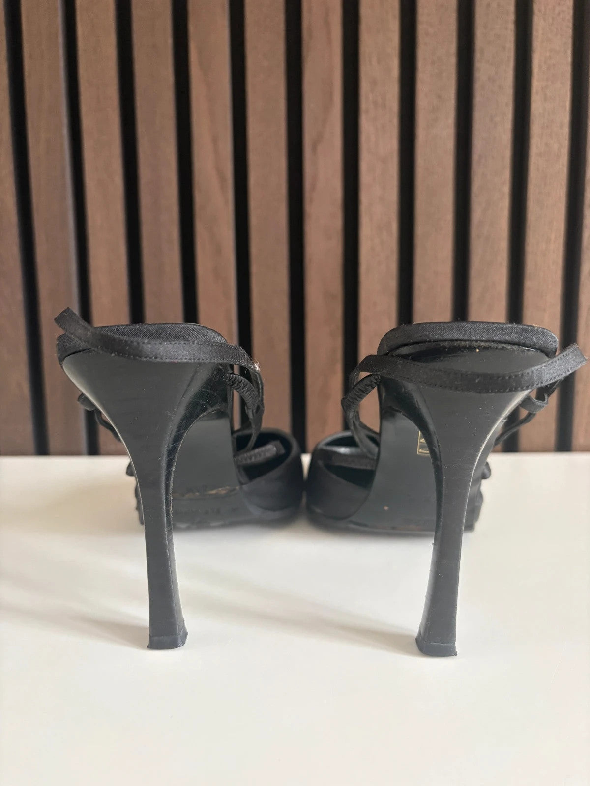 Gucci Gucci Vintage Slingback Black (image 4) Gucci Gucci Vintage Slingback Black Satin Heels - red sole detail