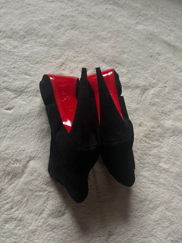Christian Louboutin Belfeconica 120mm heel Black Suede, pre-owned authenticated UK, close-up detail Christian Louboutin Belfeconica 120 Velour Suede Bootie Boots Black (EU 38 / UK 5) - heel and construction