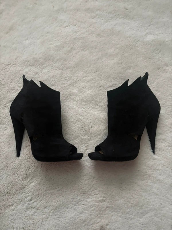 Christian Louboutin Belfeconica 120mm heel Black Suede, pre-owned authenticated UK, heel and sole detail Christian Louboutin Belfeconica 120 Velour Suede Bootie Boots Black (EU 38 / UK 5) - detail view