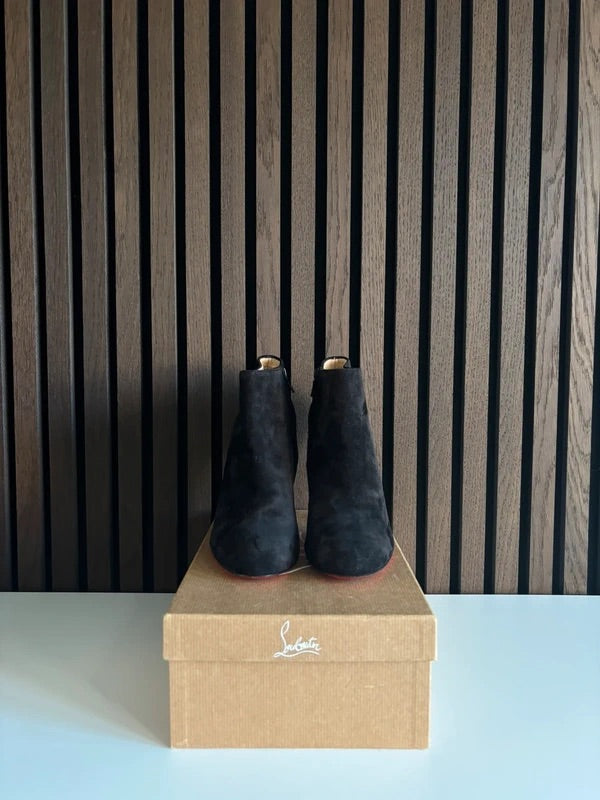 Christian Louboutin Belle Black Suede, pre-owned authenticated UK, close-up detail Christian Louboutin Belle Black Suede Boots (EU 38 / UK 5) - heel and construction
