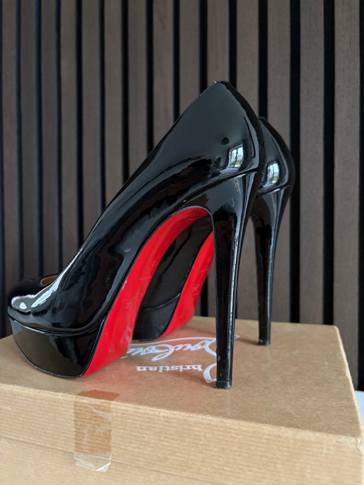 Christian Louboutin Bianca Black Patent Leather, pre-owned authenticated UK, additional view Christian Louboutin Bianca Black Patent Leather Heels (EU 39 / UK 6) - additional view 6