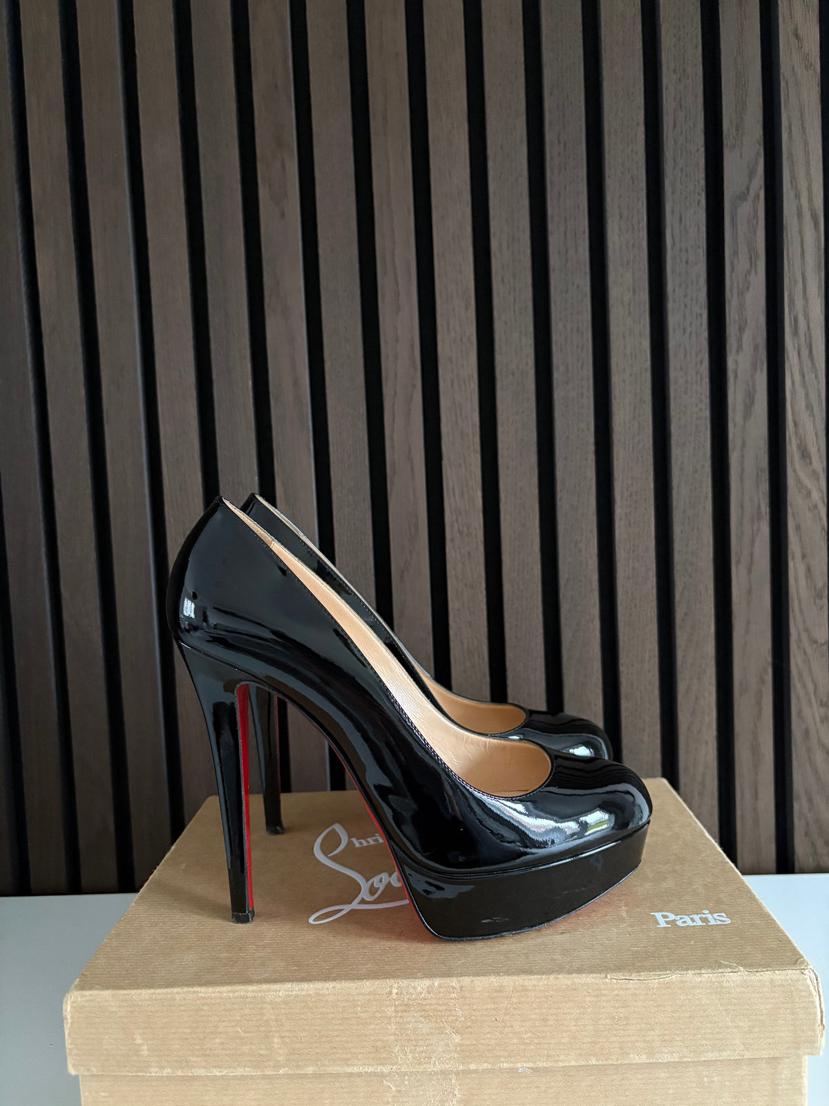 Christian Louboutin Bianca Black Patent Leather, pre-owned authenticated UK, heel and sole detail Christian Louboutin Bianca Black Patent Leather Heels (EU 39 / UK 6) - detail view