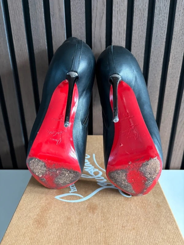 Christian Louboutin Big Lips Booty 100mm heel Black Leather, pre-owned authenticated UK, additional view Christian Louboutin Big Lips Booty Nappa Leather Boots (EU 36.5 / UK 3.5) - additional view 6