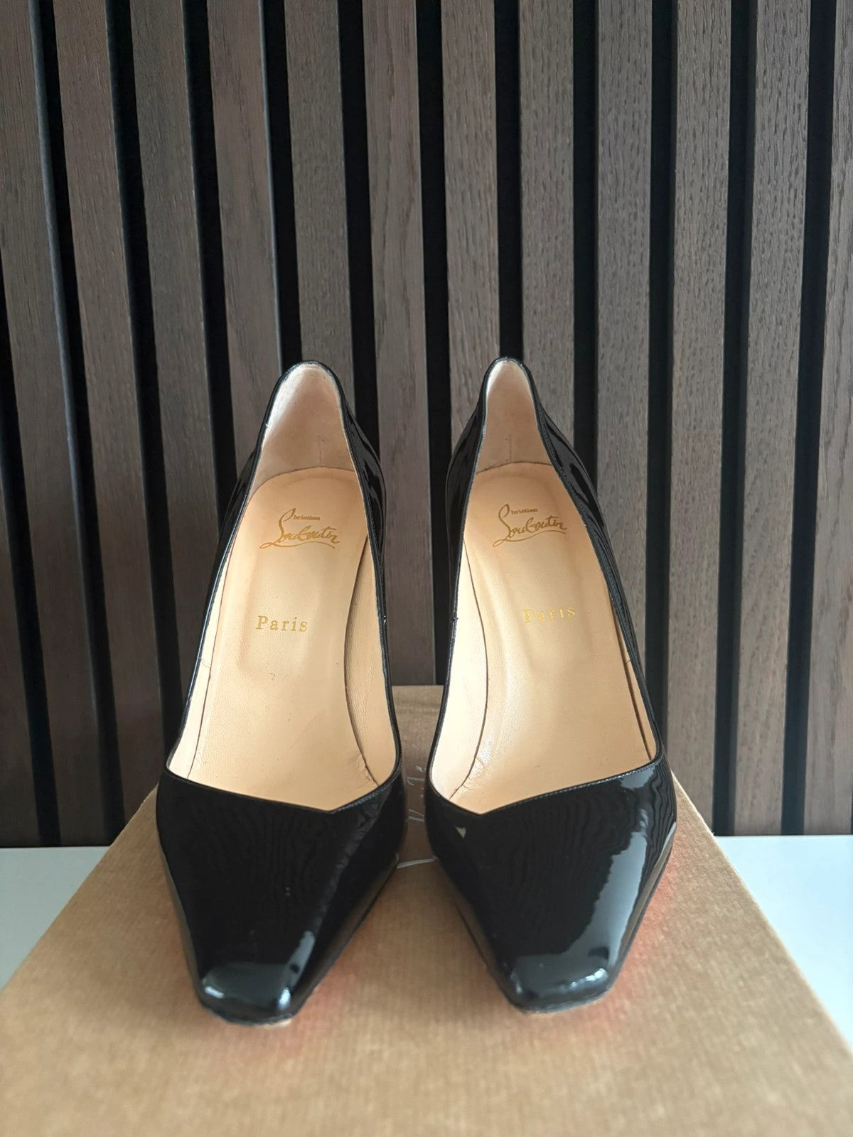 Christian Louboutin Court 100 Patent Leather Black - Heel Detail Christian Louboutin Court 100 Patent Leather Black Heels (EU 41 / UK 8) - detail view