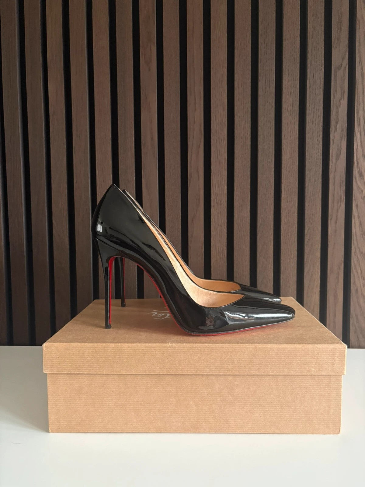 Christian Louboutin Court 100 Patent Leather Black - Sole Christian Louboutin Court 100 Patent Leather Black Heels (EU 41 / UK 8) - red sole detail