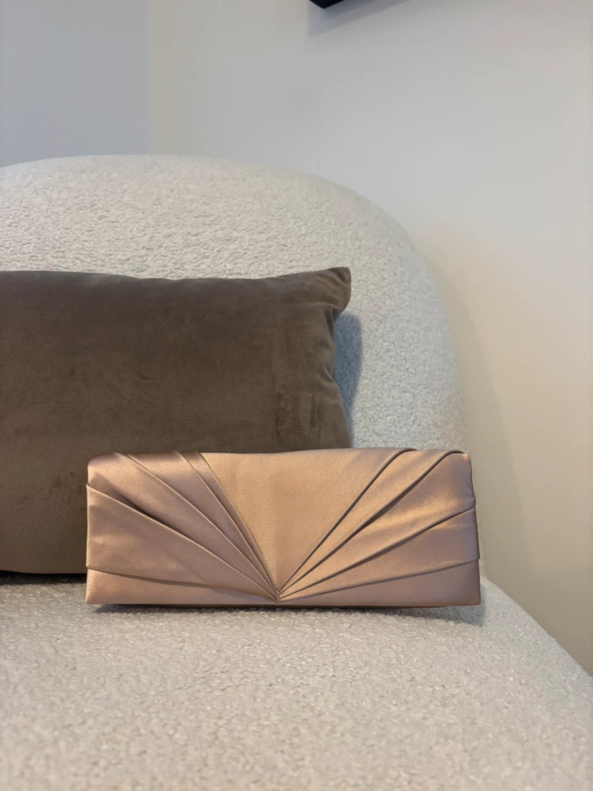 Christian Louboutin Envelope Clutch Bag 100 Leather Nude - Front View Christian Louboutin Envelope Clutch Bag 100 Leather Nude - main product view