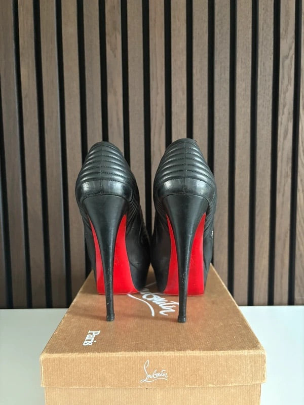 Christian Louboutin Futura Black Leather, pre-owned authenticated UK, heel and sole detail Christian Louboutin Futura Black Leather Platform Boots (EU 39 / UK 6) - detail view