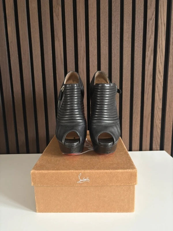 Christian Louboutin Futura Black Leather, pre-owned authenticated UK, interior view Christian Louboutin Futura Black Leather Platform Boots (EU 39 / UK 6) - red sole detail