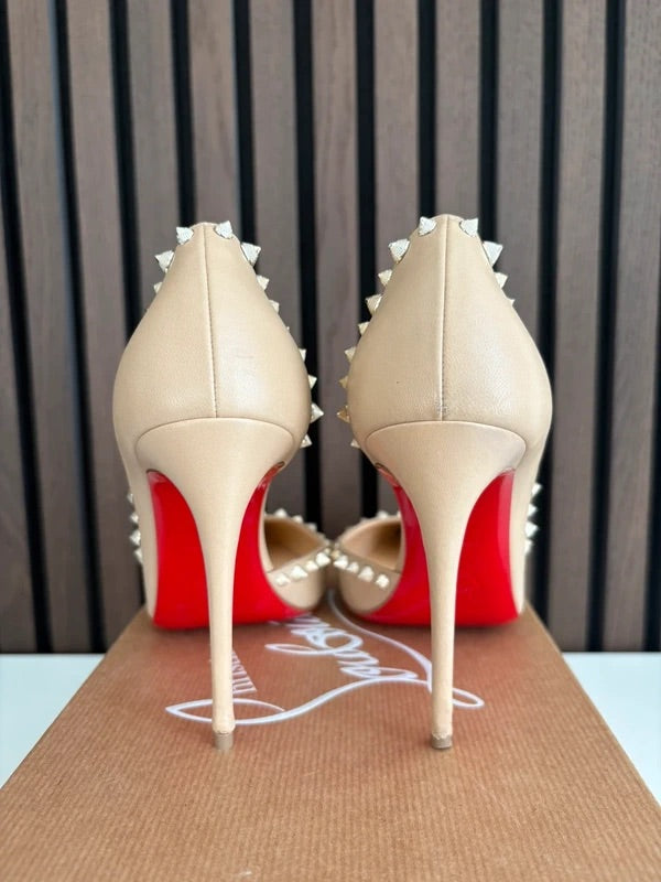 Christian Louboutin Irishell 85mm heel Nude Leather, pre-owned authenticated UK, interior view Christian Louboutin Irishell Nude Studded Leather Heels (EU 37 / UK 4) - red sole detail