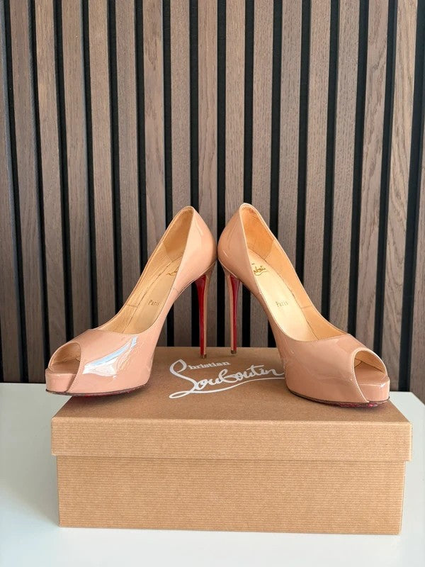 Christian Louboutin New Very Prive 120mm heel Apricot Leather, pre-owned authenticated UK, interior view Christian Louboutin New Very Prive 120 Nude Platform Heels (EU 39 / UK 6) - red sole detail