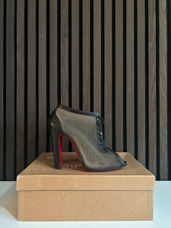 Christian Louboutin Nikita 100mm heel Black Leather, pre-owned authenticated UK, interior view Christian Louboutin Nikita Fishnet Ankle Boots Black (EU 40 / UK 7) - red sole detail