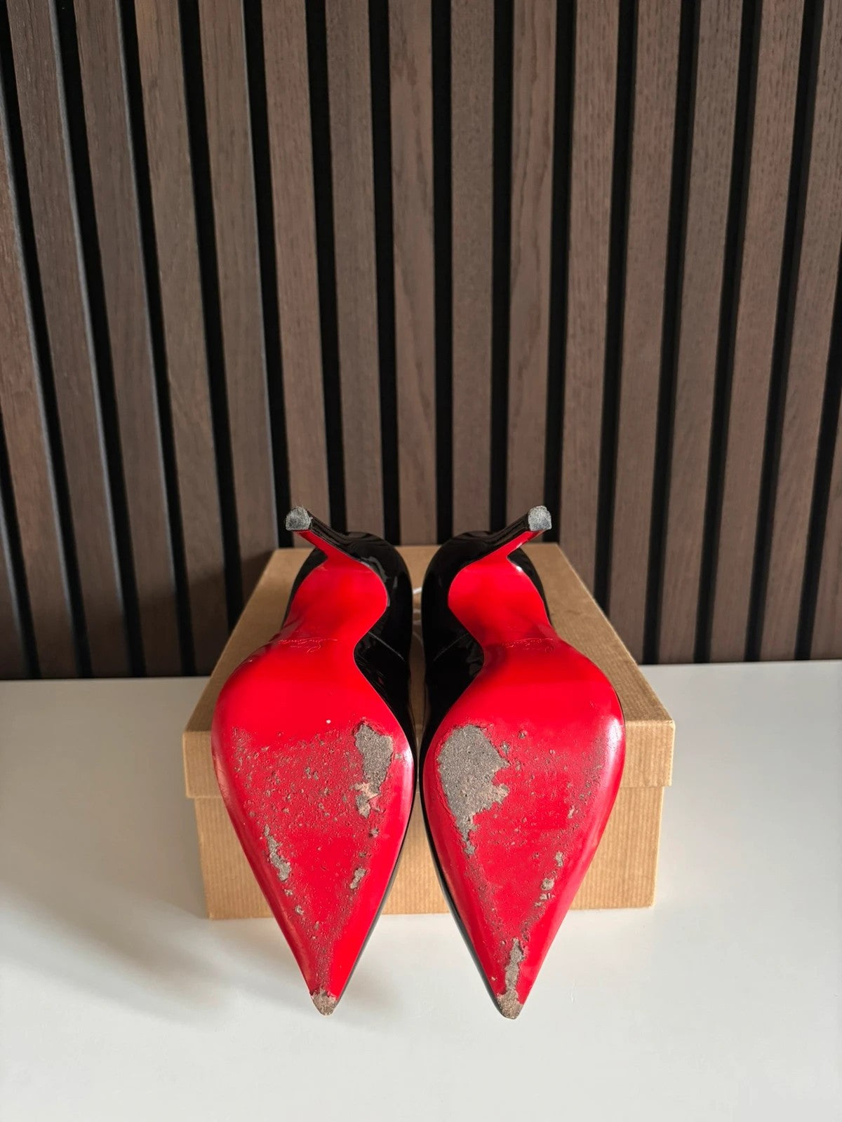 Christian Louboutin Pigalle 120 Patent Leather Black - Heel Detail Christian Louboutin Pigalle 120 Patent Leather Black Heels (EU 40.5 / UK 7.5) - detail view