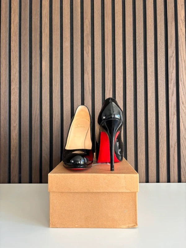 Christian Louboutin Simple Pump 85mm heel Black Leather, pre-owned authenticated UK, heel and sole detail Christian Louboutin Simple Pump Black Leather Heels (EU 38.5 / UK 5.5) - detail view