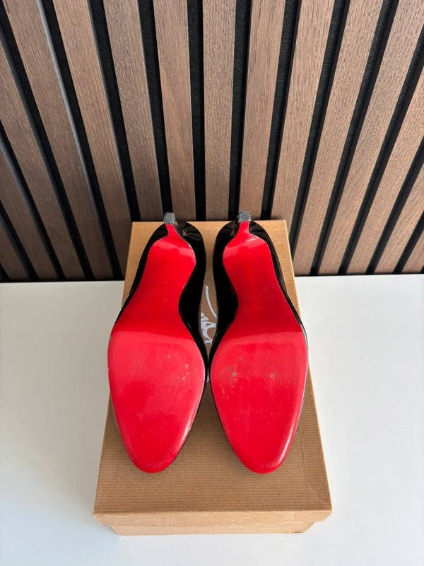 Christian Louboutin Simple Pump 85mm heel Black Leather, pre-owned authenticated UK, interior view Christian Louboutin Simple Pump Black Leather Heels (EU 38.5 / UK 5.5) - red sole detail