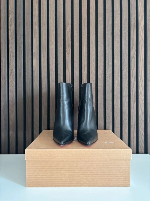 Christian Louboutin So Kate 100mm heel Black Leather, pre-owned authenticated UK, close-up detail Christian Louboutin So Kate Black Leather Ankle Boots (EU 39.5 / UK 6.5) - heel and construction