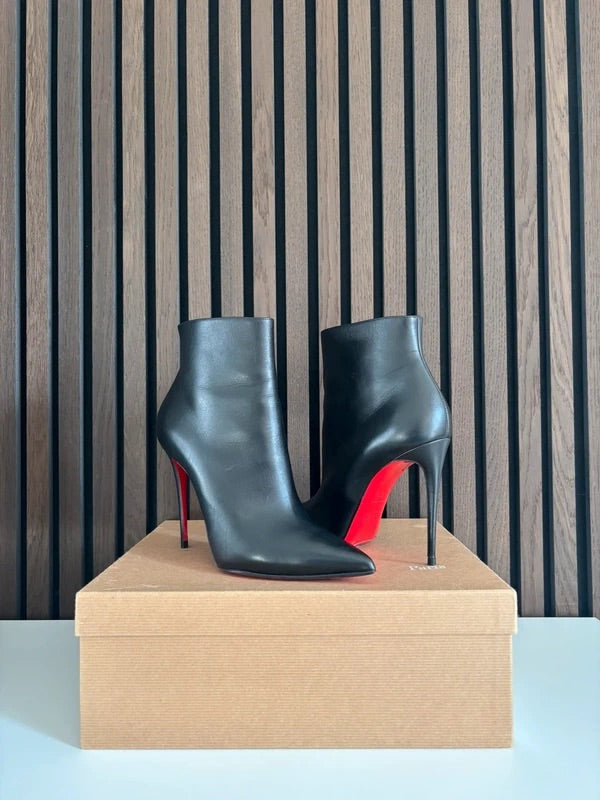 Christian Louboutin So Kate 100mm heel Black Leather, pre-owned authenticated UK, heel and sole detail Christian Louboutin So Kate Black Leather Ankle Boots (EU 39.5 / UK 6.5) - detail view