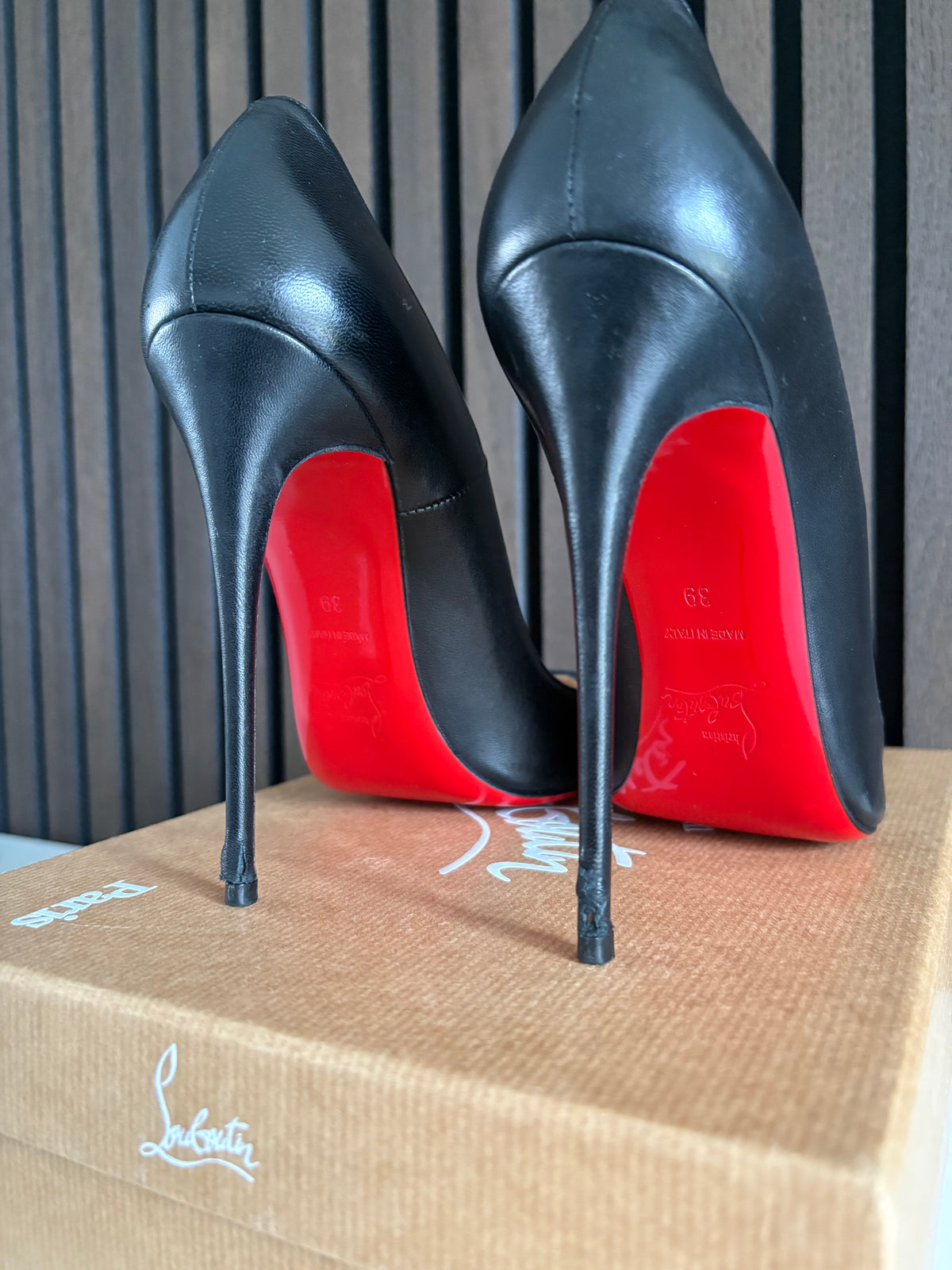 Christian Louboutin So Kate 120mm heel Black Leather, pre-owned authenticated UK, close-up detail Christian Louboutin So Kate 120mm Black Leather Size EU 39 | UK 6 - heel and construction