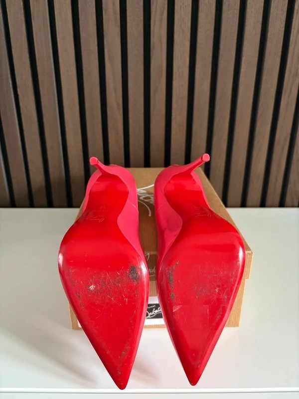 Christian Louboutin So Kate 120mm heel Pink Patent Leather, pre-owned authenticated UK, interior view Christian Louboutin So Kate 120 Pink Patent Leather Heels (EU 37 / UK 4) - red sole detail