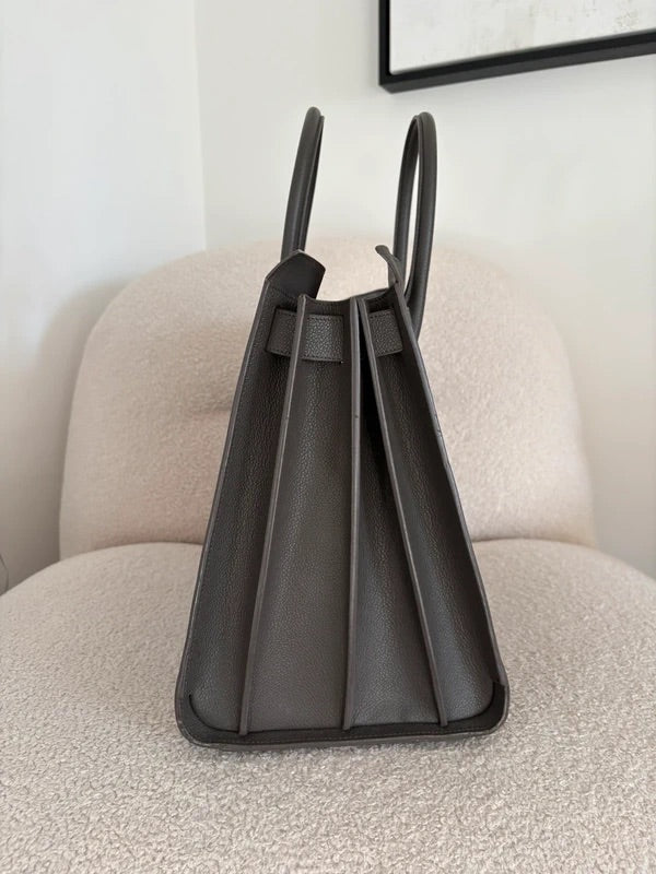 Saint Laurent Sac De Jour Grey bag, pre-owned authenticated UK, detail view Saint Laurent Sac De Jour Grey Bag Pebbled Calfskin Large - detail view